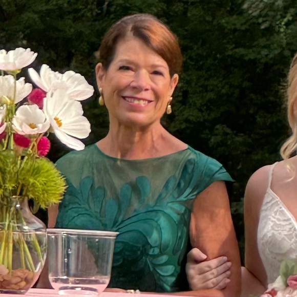 Beautiful forest green gown! - Picture 2 of 5